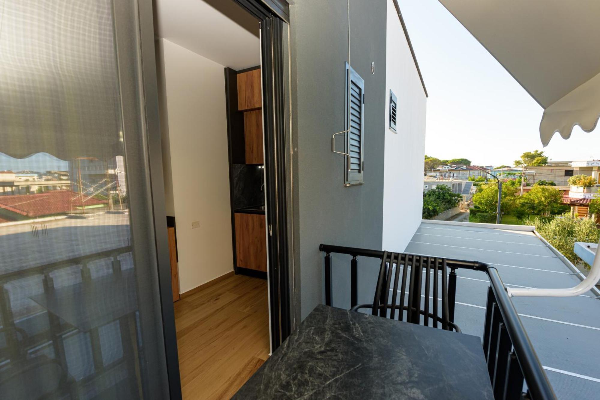 Kevin'S Aparthotel Wlora Zewnętrze zdjęcie