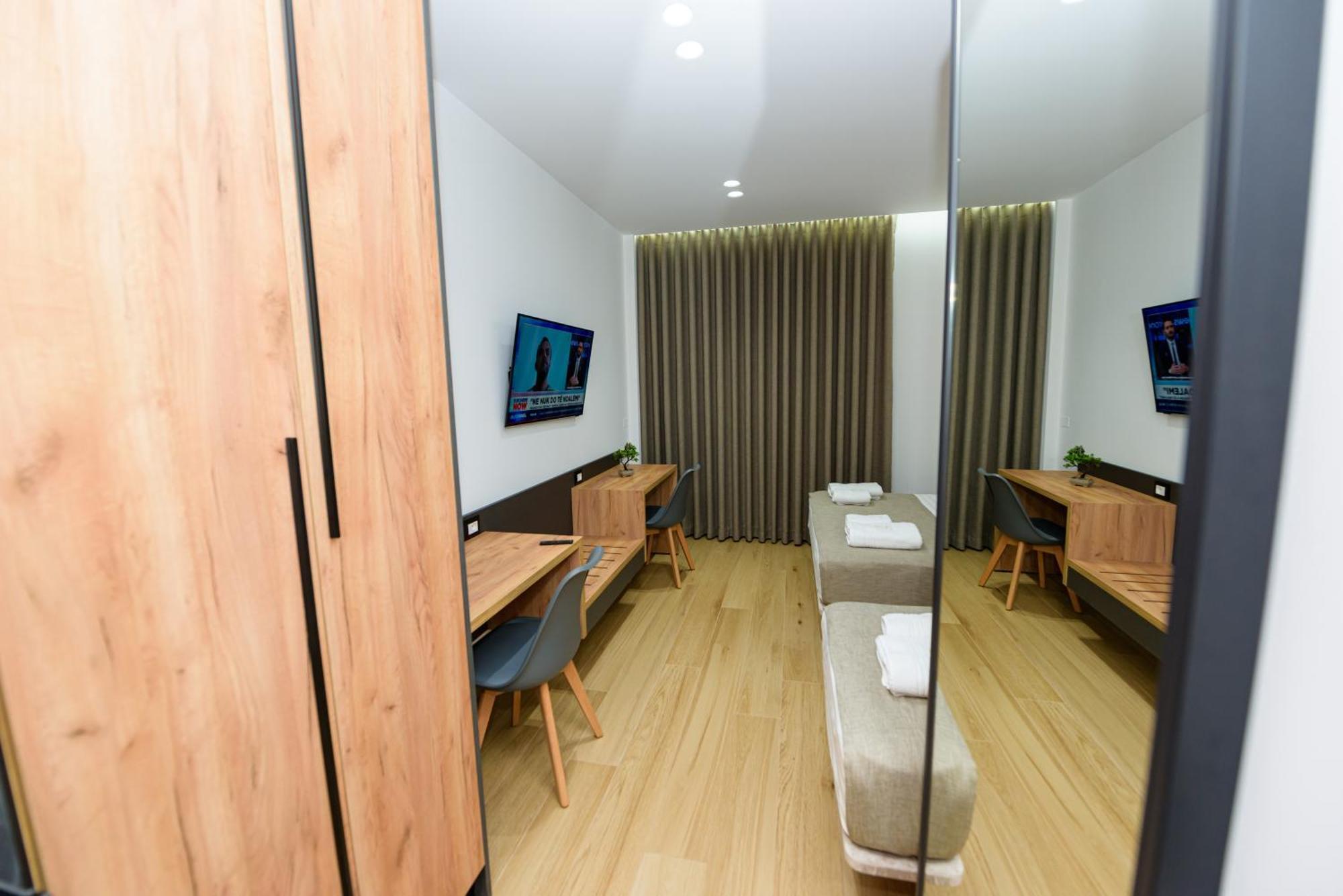 Kevin'S Aparthotel Wlora Zewnętrze zdjęcie