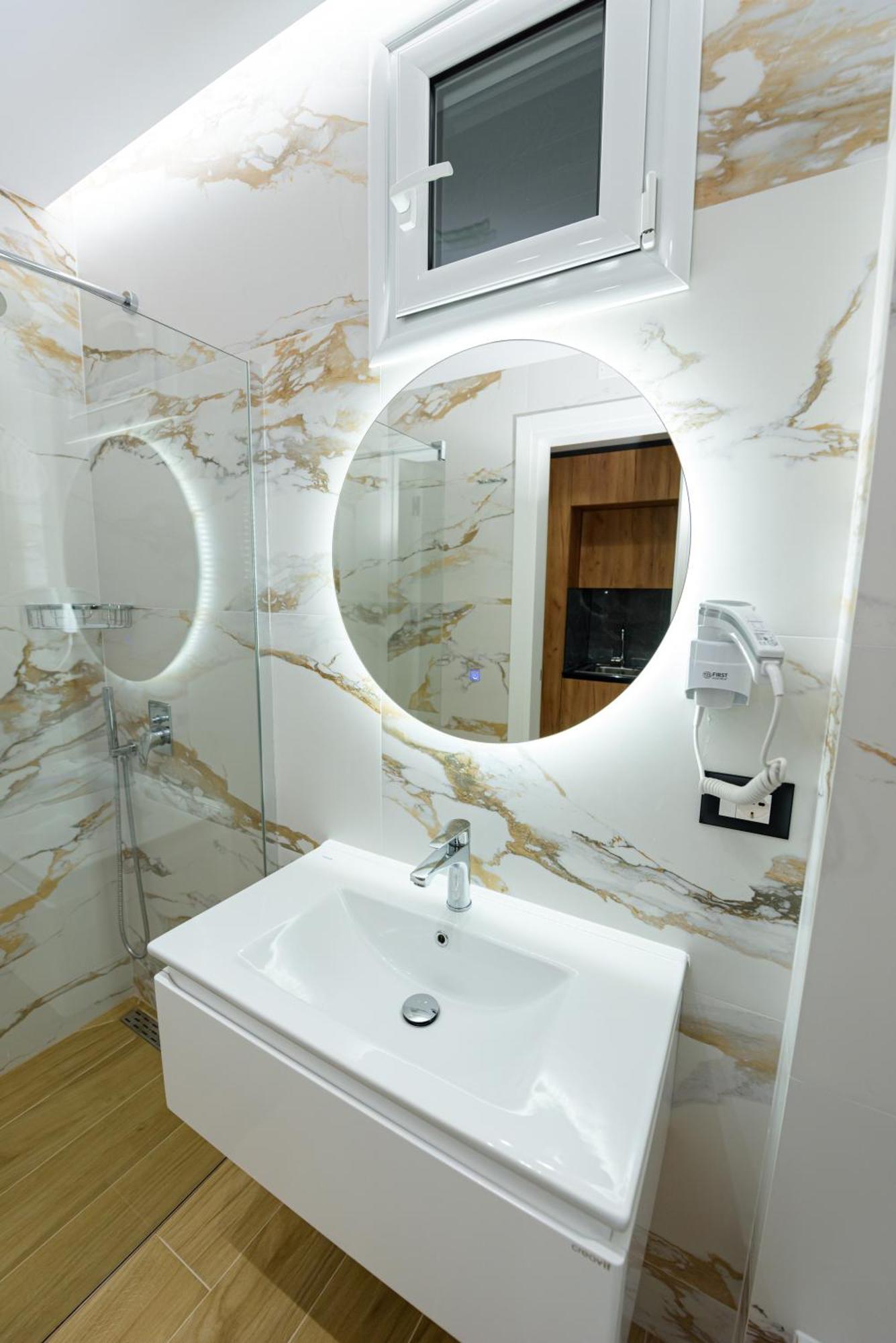 Kevin'S Aparthotel Wlora Zewnętrze zdjęcie