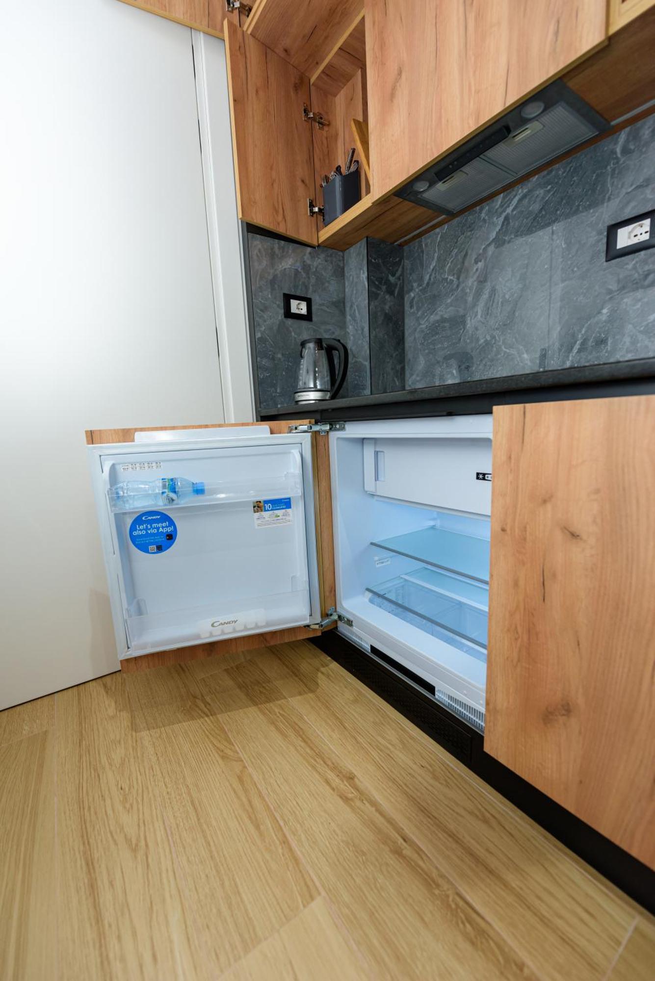 Kevin'S Aparthotel Wlora Zewnętrze zdjęcie